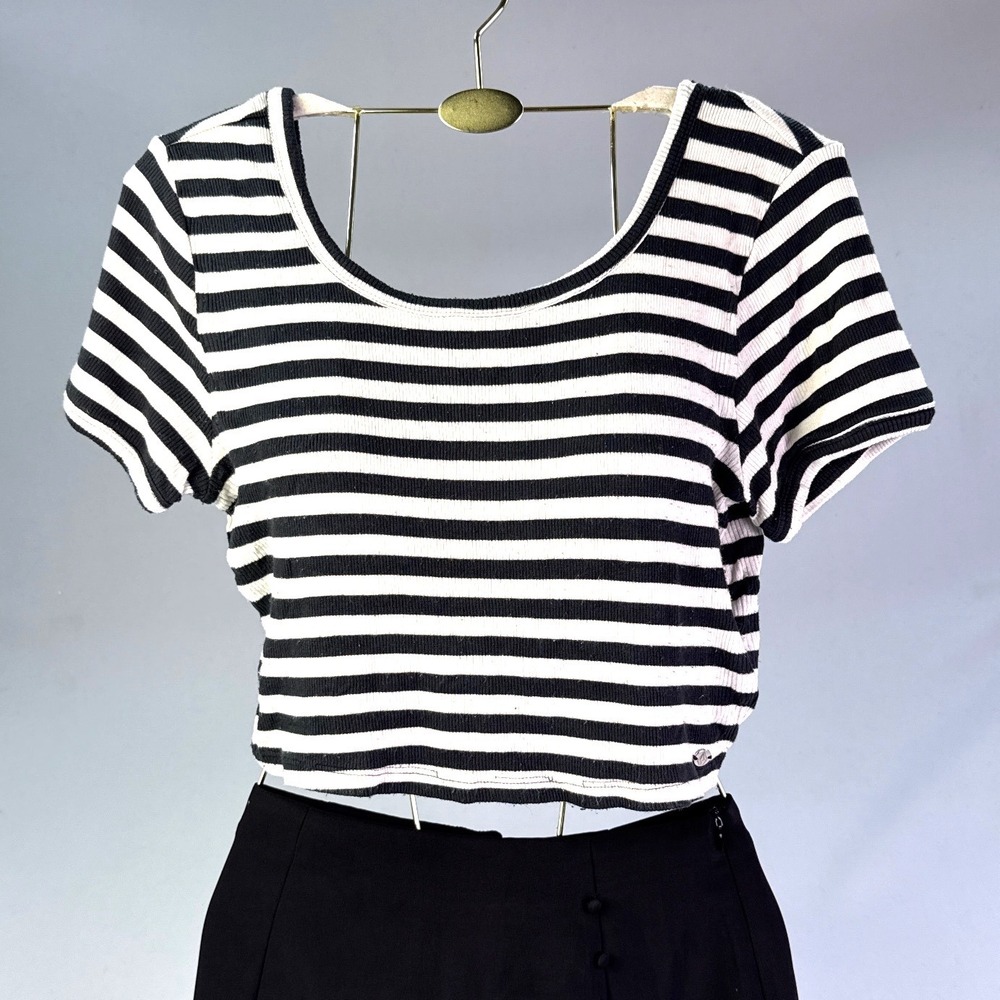 Volcom Lived In Lounge Striped Ribbed Crop Top Black White Scoop Neck M B0122400